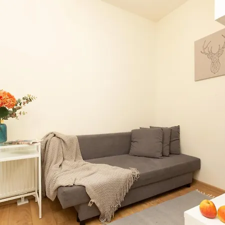 Micro Miaczynska By Renters * 华沙